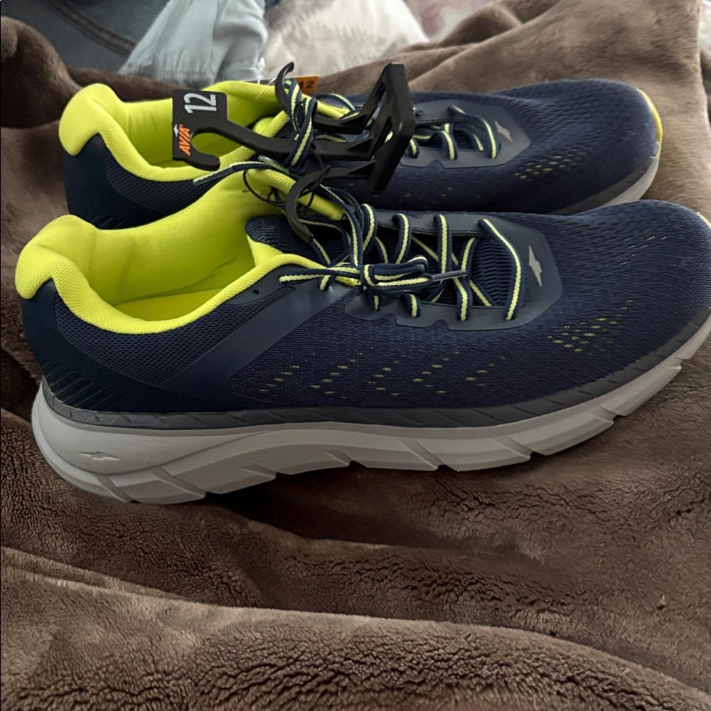 Men’s Aviation Hightail Athletic Shoe Size 12
New Blue/ Yellow - Picture 5 of 8